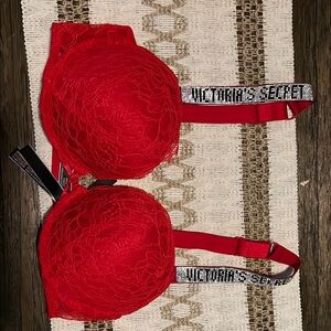 Victoria's Secret Vibrant‎ Red Lace Bra